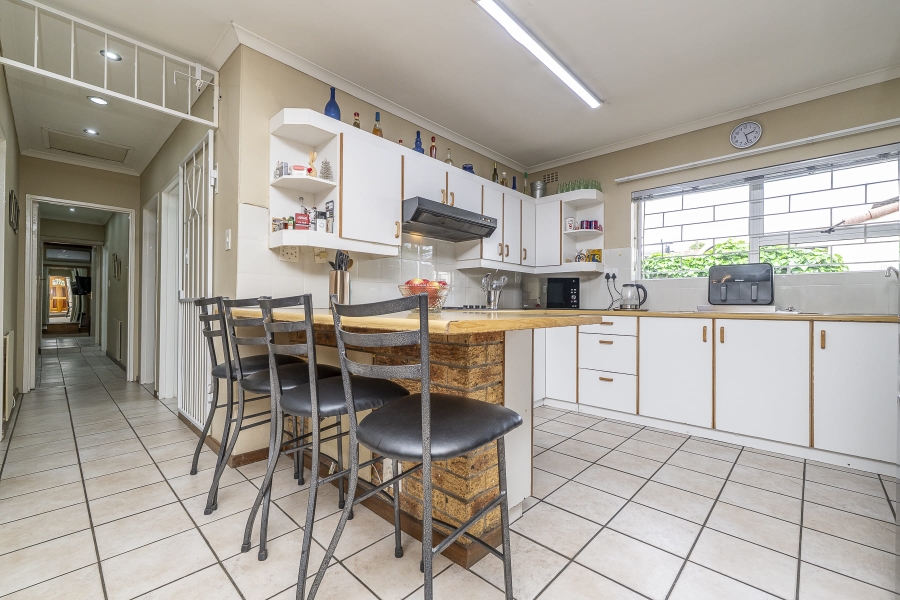 5 Bedroom Property for Sale in Protea Heights Western Cape